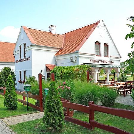 Nyerges Vendegfogado Bed and Breakfast Hegykő Buitenkant foto