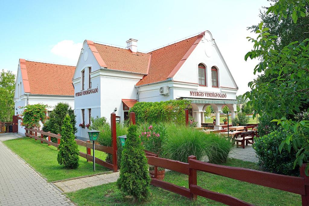 Nyerges Vendegfogado Bed and Breakfast Hegykő Buitenkant foto