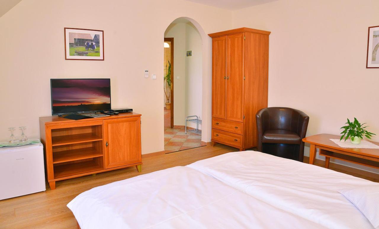 Nyerges Vendegfogado Bed and Breakfast Hegykő Buitenkant foto